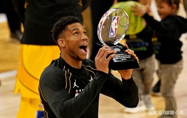 他凭借在 他凭借在